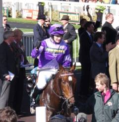 Aintree 08 April 2011 Always Waining r.jpg