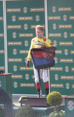 Aintree 09 April 2011 t r.jpg