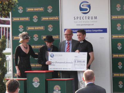 Aintree 09 April 2011 v r.jpg