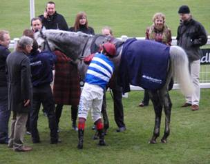 Ascot 22 Jan 2011 walkon m r.jpg
