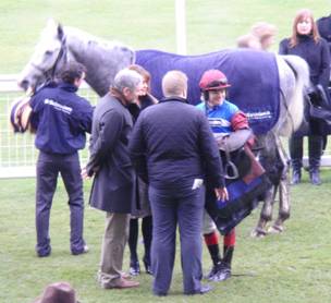Ascot 22 Jan 2011 walkon q r.jpg