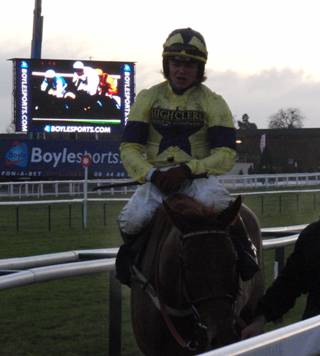 Cheltenham 12 Dec 09 j red.jpg