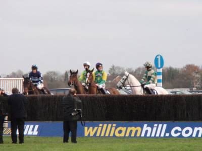 Kempton 26 12 11 Race 5 b r.jpg