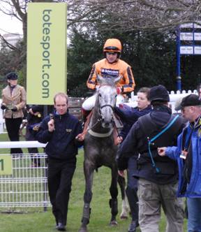 Sandown Park 05 Feb 2011 p r.jpg