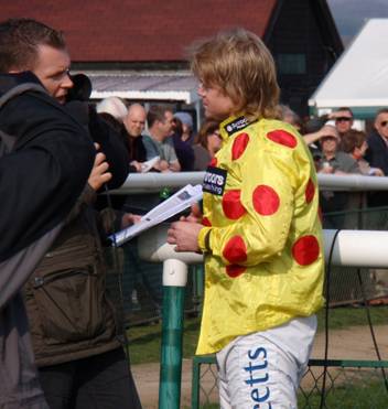 Towcester 28 March 2011 1000 r r.jpg