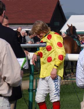 Towcester 28 March 2011 1000 v r.jpg