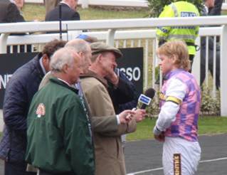 Aintree 03 Apr 09 red j.jpg