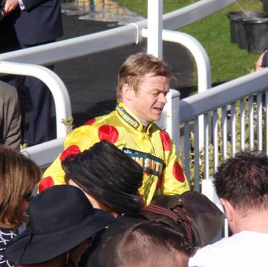 Aintree 08 April 2011 u r.jpg