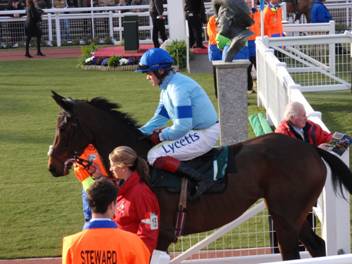 Cheltenham Day 1 m r.jpg
