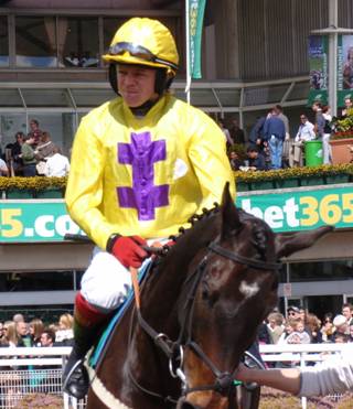 Sandown Park 25 Apr 09 red c.jpg