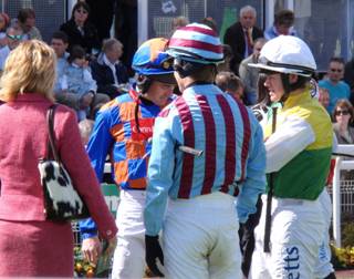 Sandown Park 25 Apr 09 red e.jpg