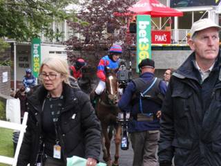 Race 4 y Step Back winner.jpg